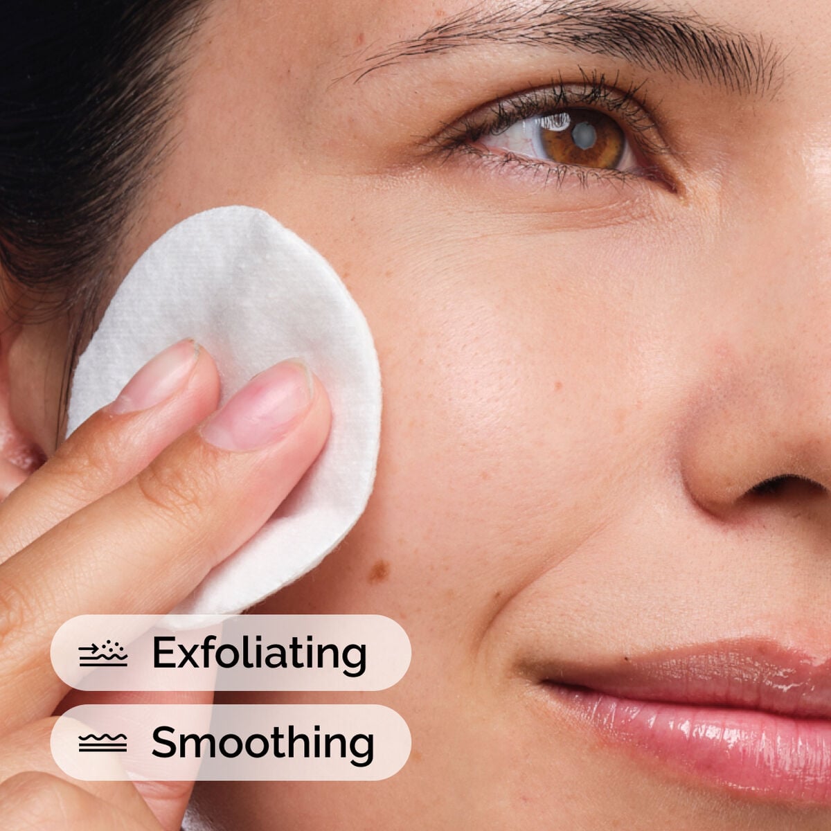 glycolic-acid-7-exfoliating-toner-z7 ord-glycolic-acid-exfoliating-toner-model-application-with-benefits.jpg